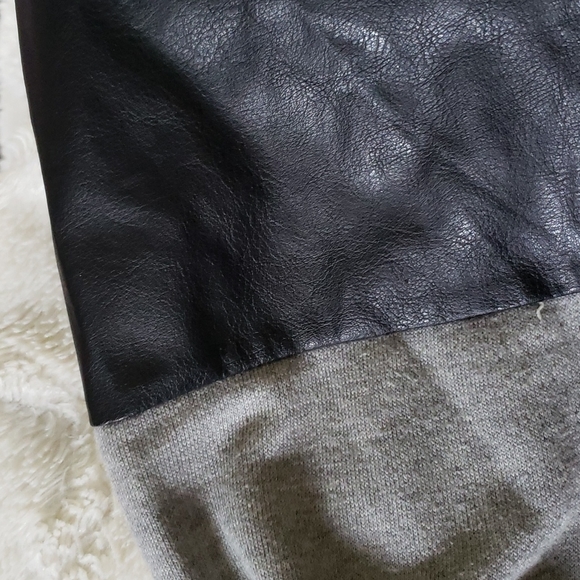 Forever 21 Sweatshirt - Picture 3 of 3